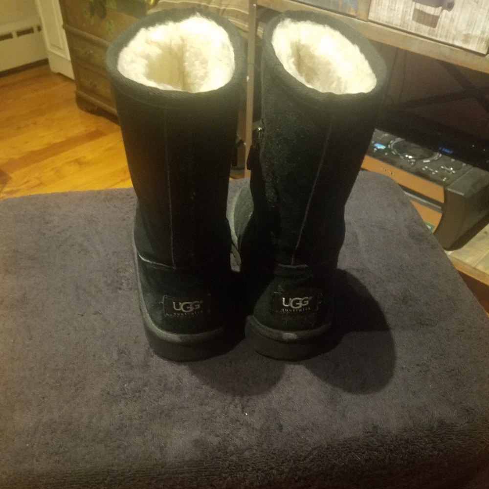 GIRLS UGG BOOTS